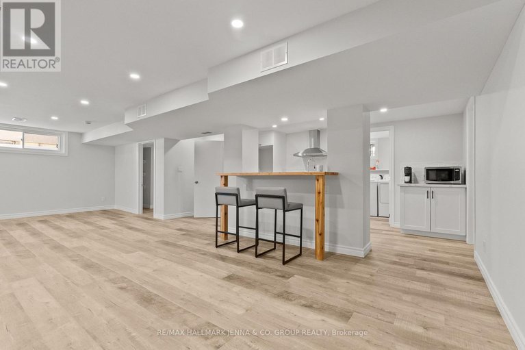 29393824/866-claude-street/castle-heightsrideau-high/ottawa/ontario/K1K2S6_26