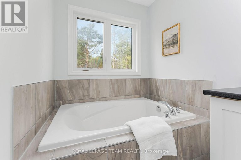 28283530/523-parade-drive/stittsville-south/ottawa/ontario/K2S0X8_26