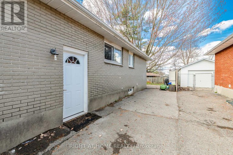 28537509/2421-iris-street/parkway-park/ottawa/ontario/K2C1C7_33