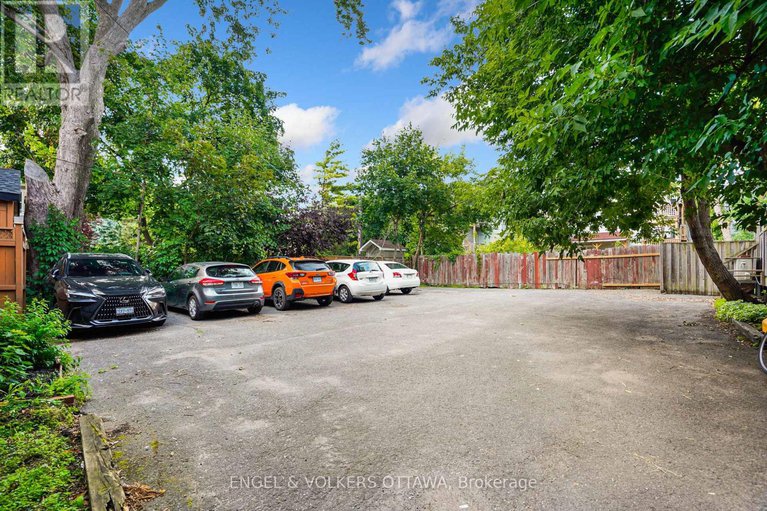 28681479/293-somerset-street-e/sandy-hill/ottawa/ontario/K1N6V9_31