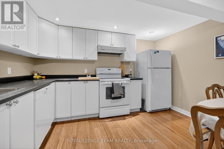 29400979/28-tiffany-crescent/beaverbrook/ottawa/ontario/K2K1W2_35