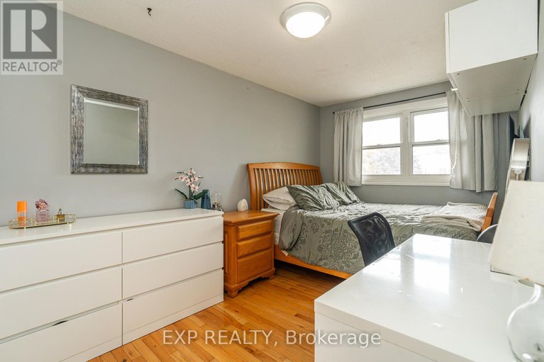 28989665/22-rickey-place/glencairnhazeldean/ottawa/ontario/K2L2E3_28