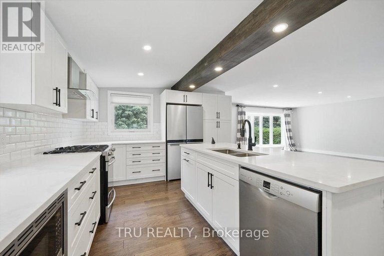 28427630/2114-balharrie-avenue/hawthorne-meadows/ottawa/ontario/K1G1G5_11