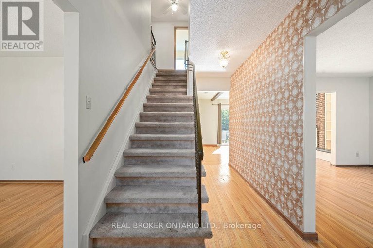 28986692/60-westpark-drive/blackburn-hamlet/ottawa/ontario/K1B3E5_6