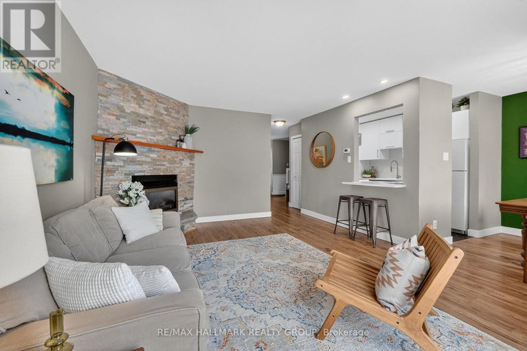 29379154/12-black-forest-lane/arbeatha-park/ottawa/ontario/K2H5C8_11