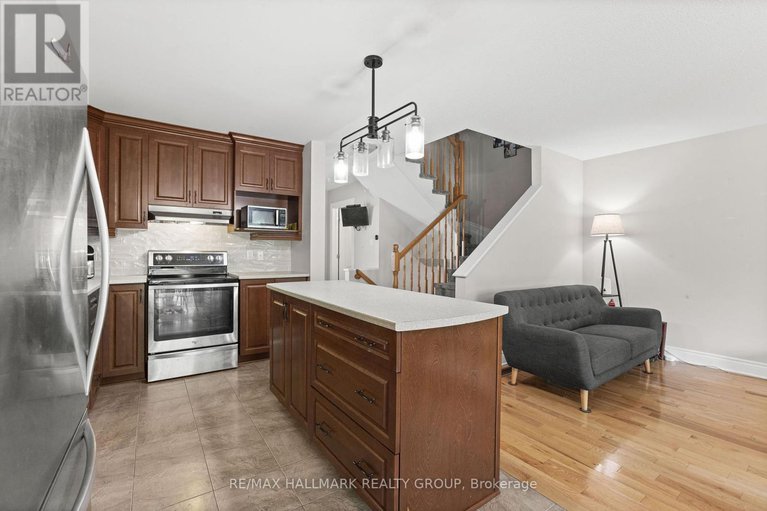 28887715/2309-marble-crescent/town-of-rockland/clarence-rockland/ontario/K4K0G9_12