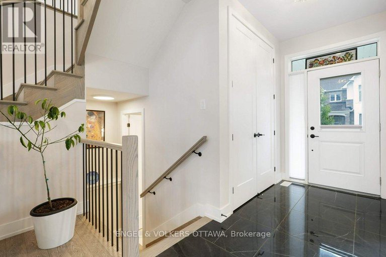 28933678/1010-carden-lane/orleans-village/ottawa/ontario/K1W0N3_3