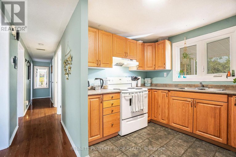 27990185/428-hatfield-crescent/bilberry-creekqueenswood-heights/ottawa/ontario/K1E1M8_6