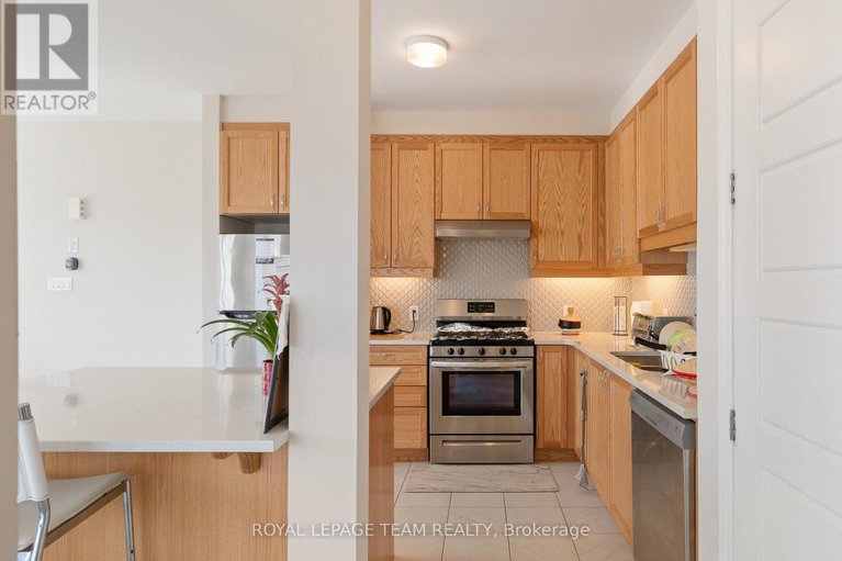 28565820/741-derreen-avenue/stittsville-north/ottawa/ontario/K2S2Y9_17