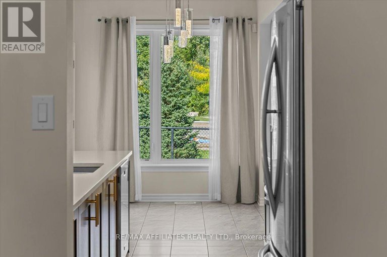 28911964/342-melodie-street/mer-bleuebradley-estatesanderson-park/ottawa/ontario/K1W0H9_17
