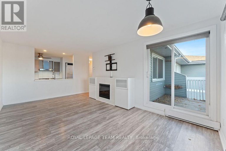 29006279/417-214-viewmount-drive/borden-farmstewart-farmcarleton-heightsparkwood-hills/ottawa/ontario/K2E7X3_15