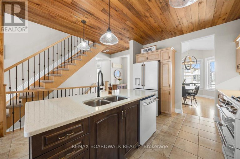 29297524/813-platinum-street/clarencerockland-twp/clarence-rockland/ontario/K4K0J2_8