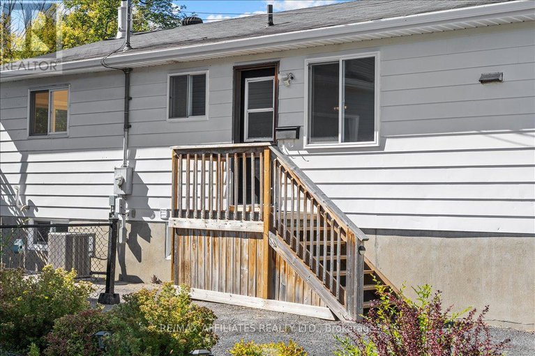 28883250/782-powers-street/town-of-rockland/clarence-rockland/ontario/K4K1L5_3