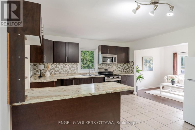 28821514/7321-snake-island-road/osgoode-twp-north-of-reg-rd-6/ottawa/ontario/K4P1N2_10