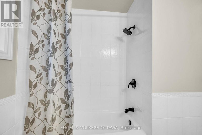 28314579/7359-marcella-drive/osgoode-twp-north-of-reg-rd-6/ottawa/ontario/K4P1P7_23
