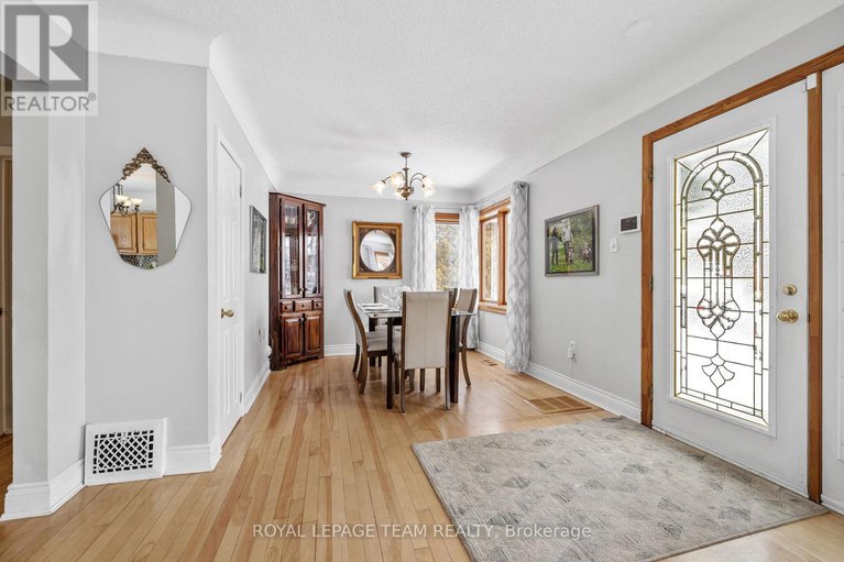 28500316/1357-thames-street/carlington/ottawa/ontario/K1Z7N3_8