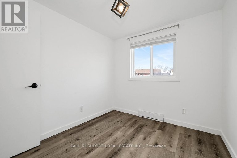 29578151/23-pixley-private/riverview-park/ottawa/ontario/K1G4C3_31
