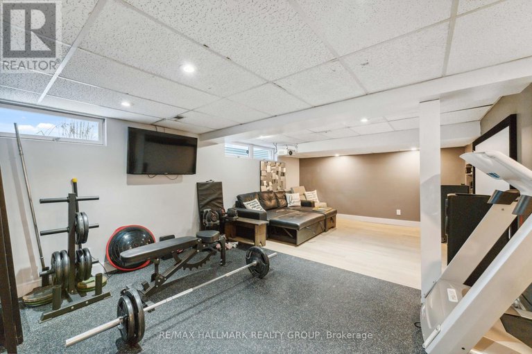 28698299/2425-ogilvie-road/beacon-hill-north/ottawa/ontario/K1J7N3_31