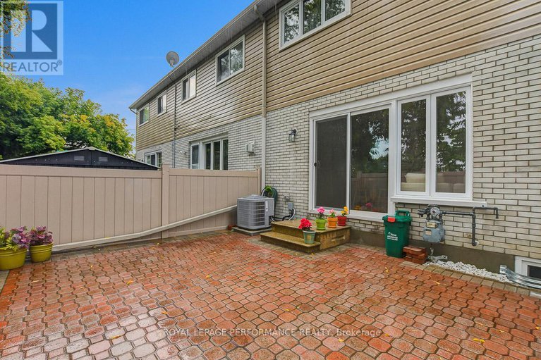 28710686/22-550-straby-avenue/overbrookcastle-heights/ottawa/ontario/K1K1H1_42