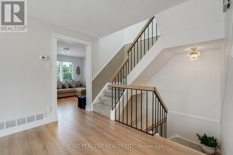 28549707/6585-6585-bilberry-drive/convent-glen-north/ottawa/ontario/K1C4N4_23