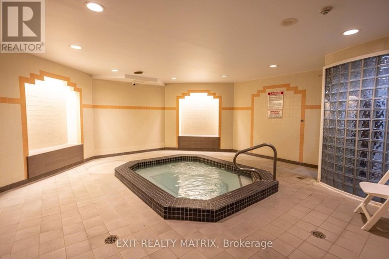 29636684/1007-2759-carousel-crescent/emerald-woodssawmill-creek/ottawa/ontario/K1T2N5_32