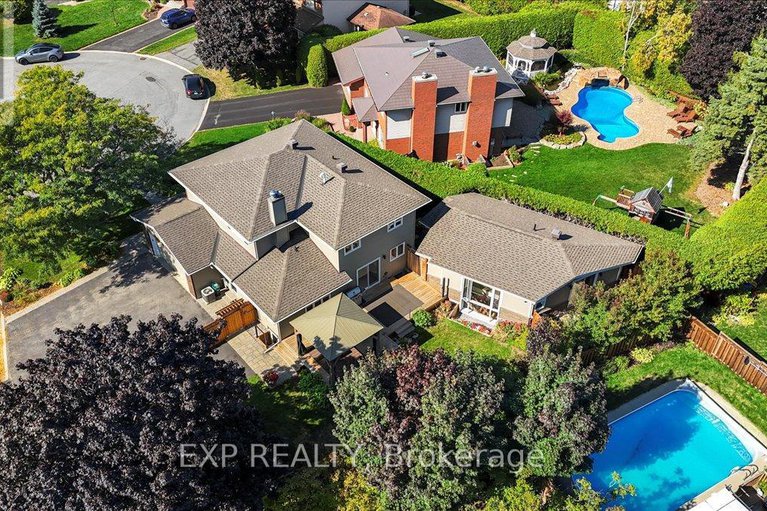 29043972/18-ivylea-street/craig-henrywoodvale/ottawa/ontario/K2G4X5_43