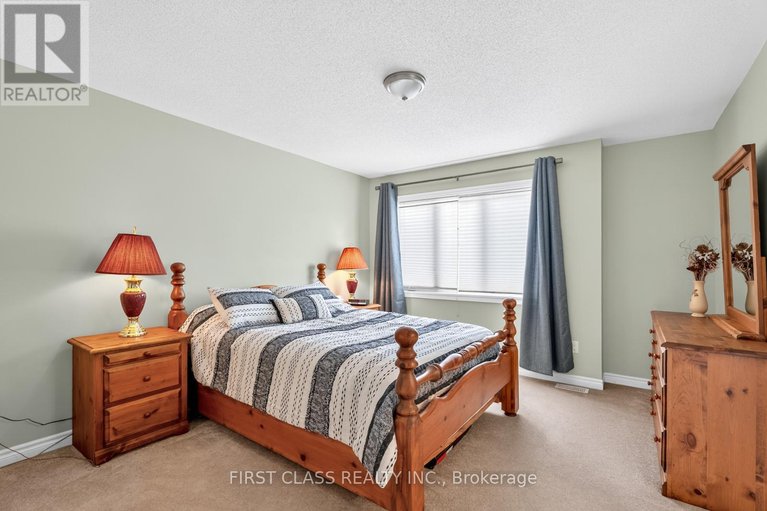 29467468/308-autumnfield-street/emerald-meadowstrailwest/ottawa/ontario/K2M0J4_18