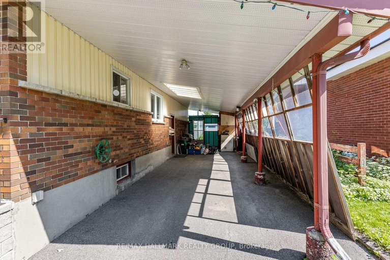 28611186/2234-bingham-street/elmvale-acresurbandale/ottawa/ontario/K1G2V7_39