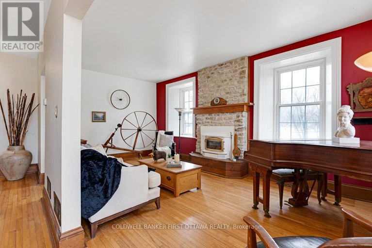 29212098/28-south-street/drummondnorth-elmsley-north-elmsley-twp/drummondnorth-elmsley/ontario/K7H2G1_5