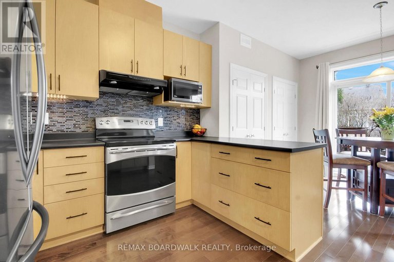 29605776/802-tony-george-place-e/stittsville-north/ottawa/ontario/K2S0R3_9