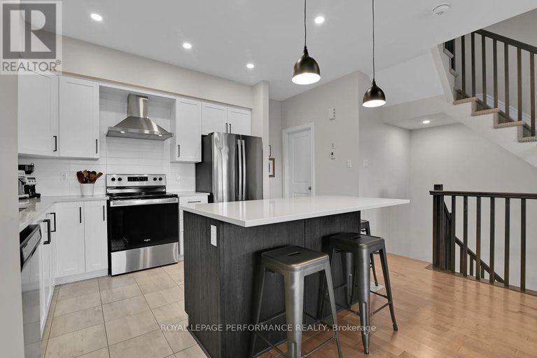 28973137/22-verglas-lane/mer-bleuebradley-estatesanderson-park/ottawa/ontario/K1W0P5_11