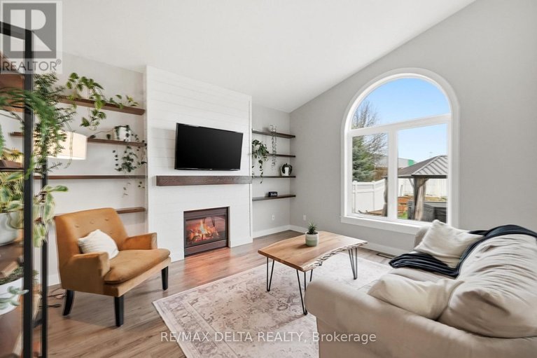 29615367/2669-chamberland-street/town-of-rockland/clarence-rockland/ontario/K4K0A5_16