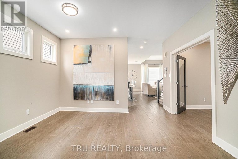 28482789/670-parade-drive/stittsville-south/ottawa/ontario/K2S1B8_3