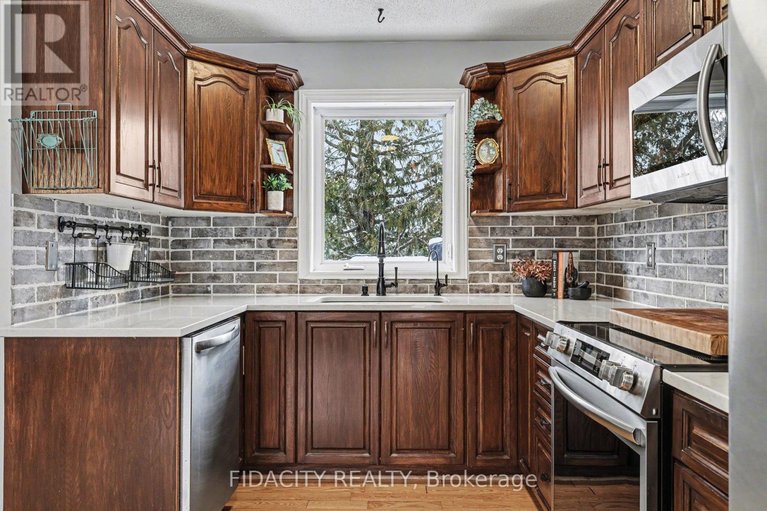 29603147/266-clifford-campbell-street/fitzroy/ottawa/ontario/K0A1X0_9