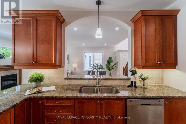 28879504/141-steeple-chase-drive/bridlewood/ottawa/ontario/K2M2Z5_17
