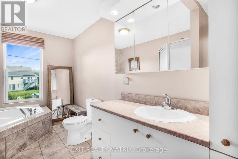 28856294/93-montpetit-street/champlain-twp/champlain/ontario/K0B1K0_28
