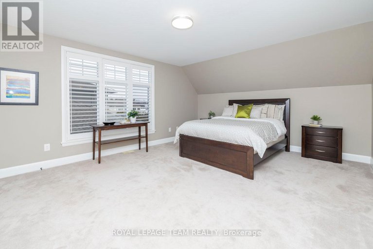 28933926/213-cabrelle-place-e/manotick-village-manotick-estates/ottawa/ontario/K4M0A9_28