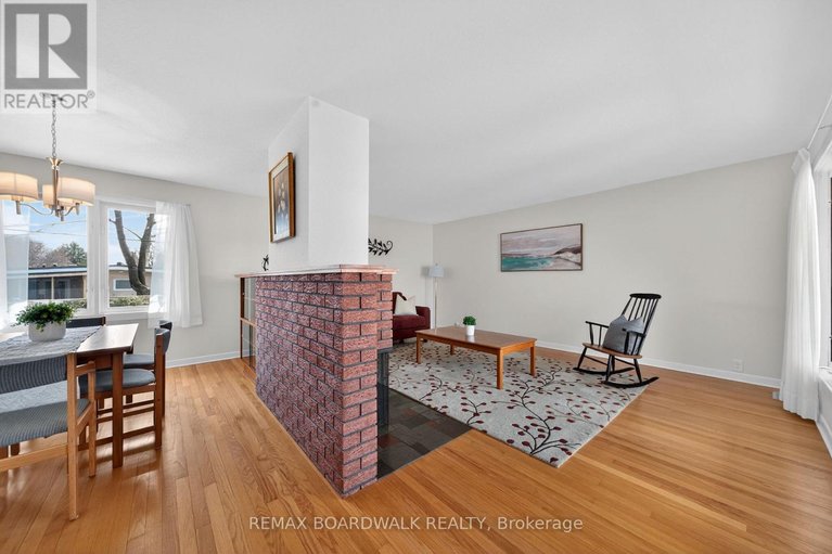 29594831/32-bowmoor-avenue/borden-farmstewart-farmcarleton-heightsparkwood-hills/ottawa/ontario/K2E6M4_7