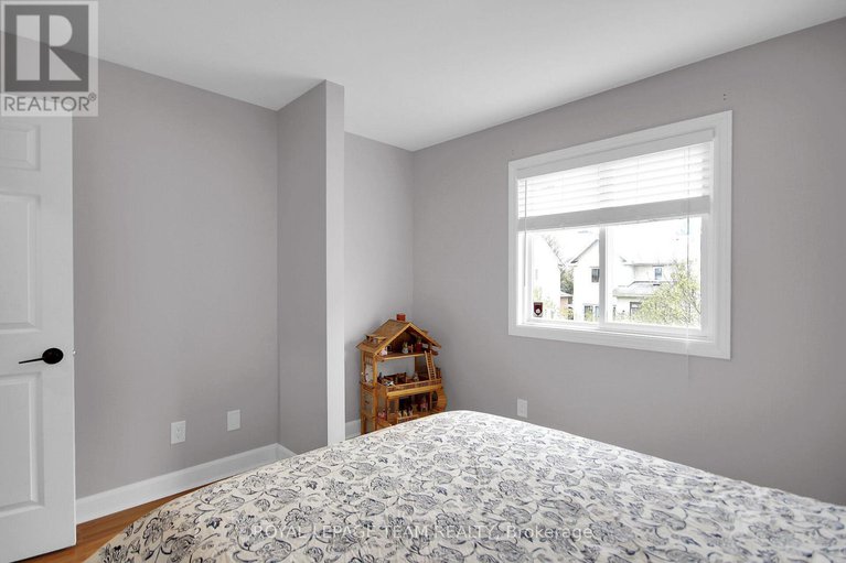 28518237/102-longshire-circle/longfields/ottawa/ontario/K2J4K8_36