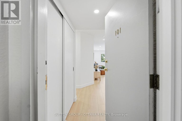 29632845/101-268-lorry-greenberg-drive/hunt-club-parkgreenboro/ottawa/ontario/K1T3K1_4