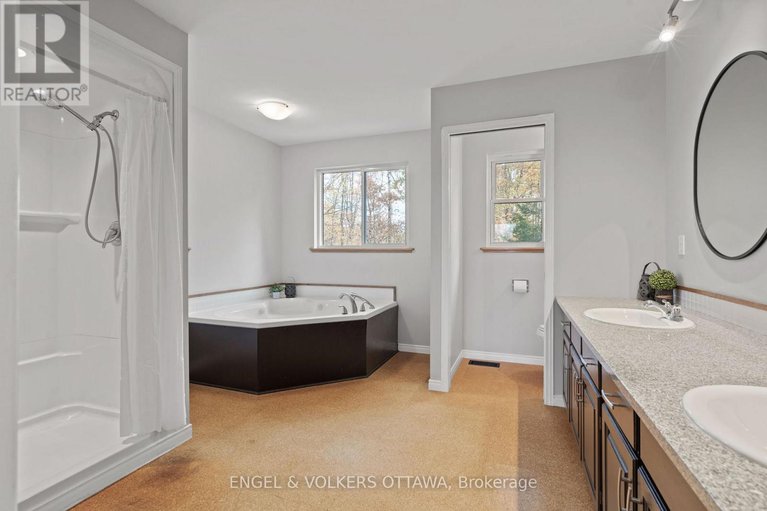 29015610/4720-whispering-willow-drive/sarsfieldbearbrook/ottawa/ontario/K4B1J1_27