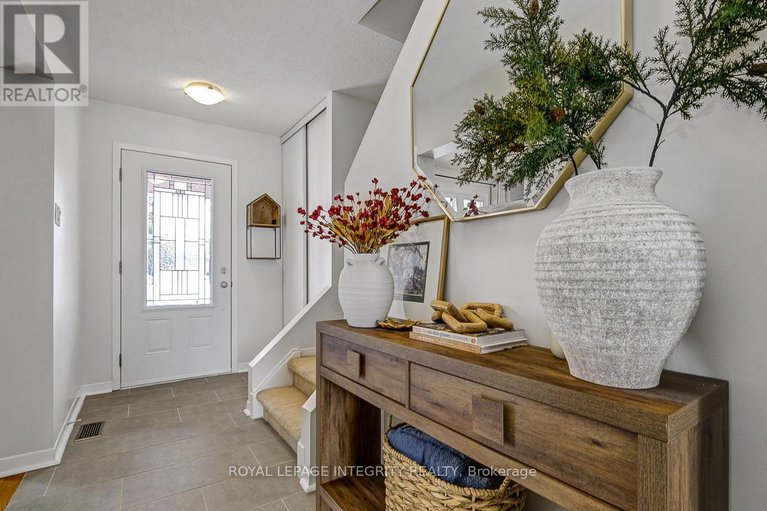 29428716/318-dalehurst-drive/tanglewood/ottawa/ontario/K2G4E4_8