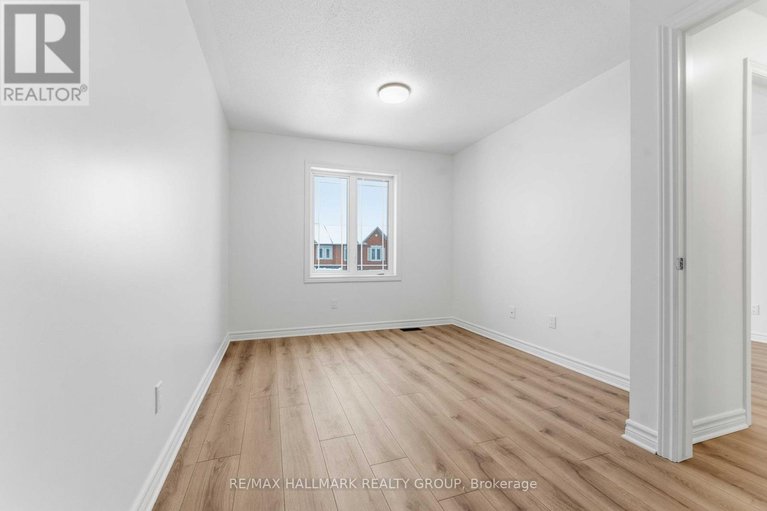 29099475/123-silvermoon-crescent/avalon-east/ottawa/ontario/K4A0P5_33