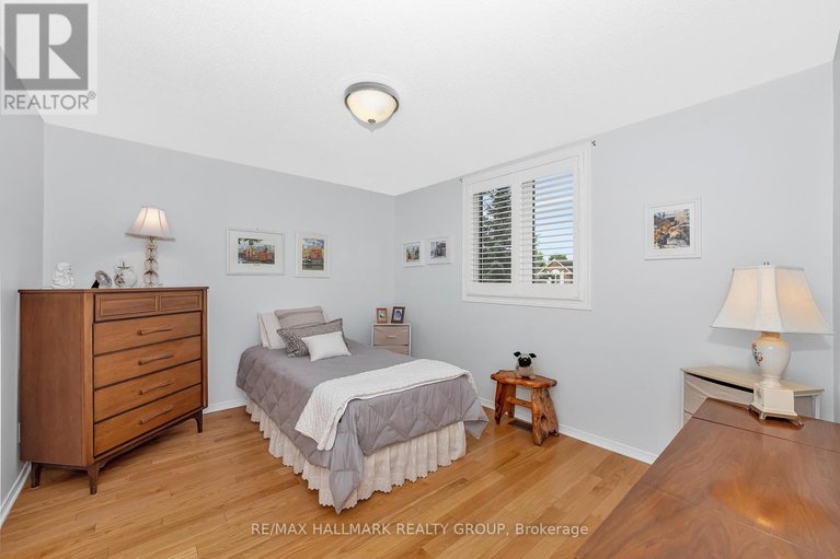 29624952/1850-thornecrest-street/chapel-hill/ottawa/ontario/K1C6K8_30