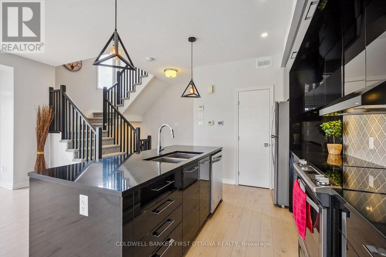 28347275/612-chaperal-private/avalon-west/ottawa/ontario/K4A0Y2_17