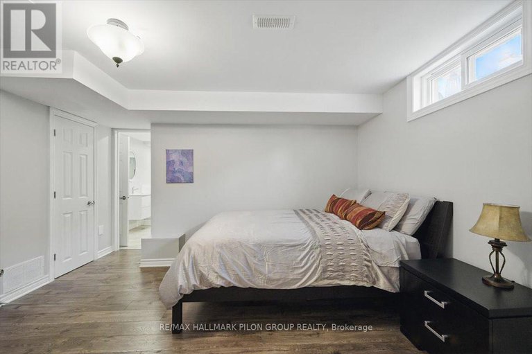 28453219/54-fardon-way/hunt-club-park/ottawa/ontario/K1G4N4_27