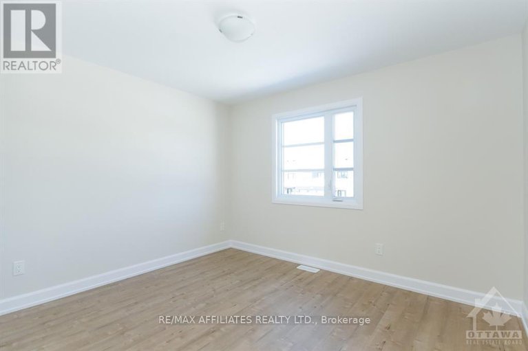 26961653/441-aurora-street/sunset-flat/embrun/ontario/K0A1W0_15