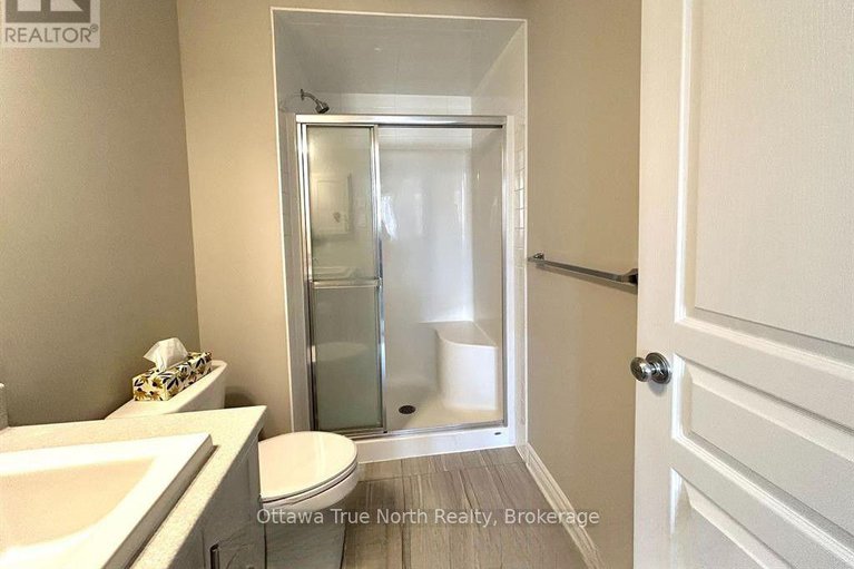 29168510/30-1032-beryl-private/riverside-southgloucester-glen/ottawa/ontario/K1V2M4_12