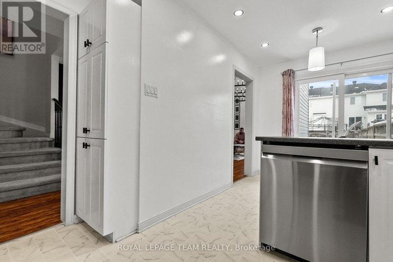 29637009/5-milner-downs-crescent/emerald-meadowstrailwest/ottawa/ontario/K2M2S6_17