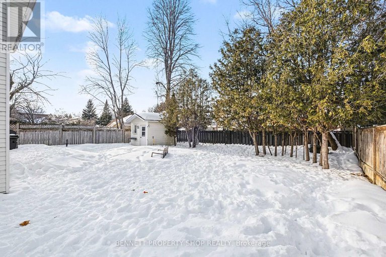 29423087/4-bartley-crescent/on-the-green/ottawa/ontario/K2J2J7_20